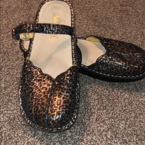 Algeria sandal almost new size 37/7